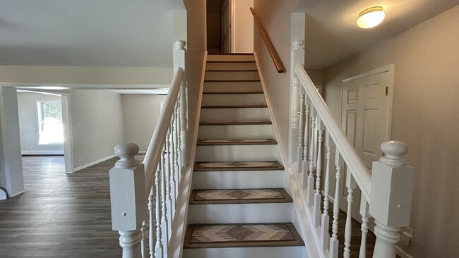 Building Photo - Spacious 3-Bedroom Cape – Quiet Country Li...