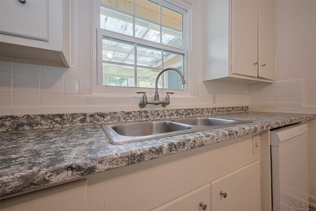 Building Photo - 5513 Fairdale Ln