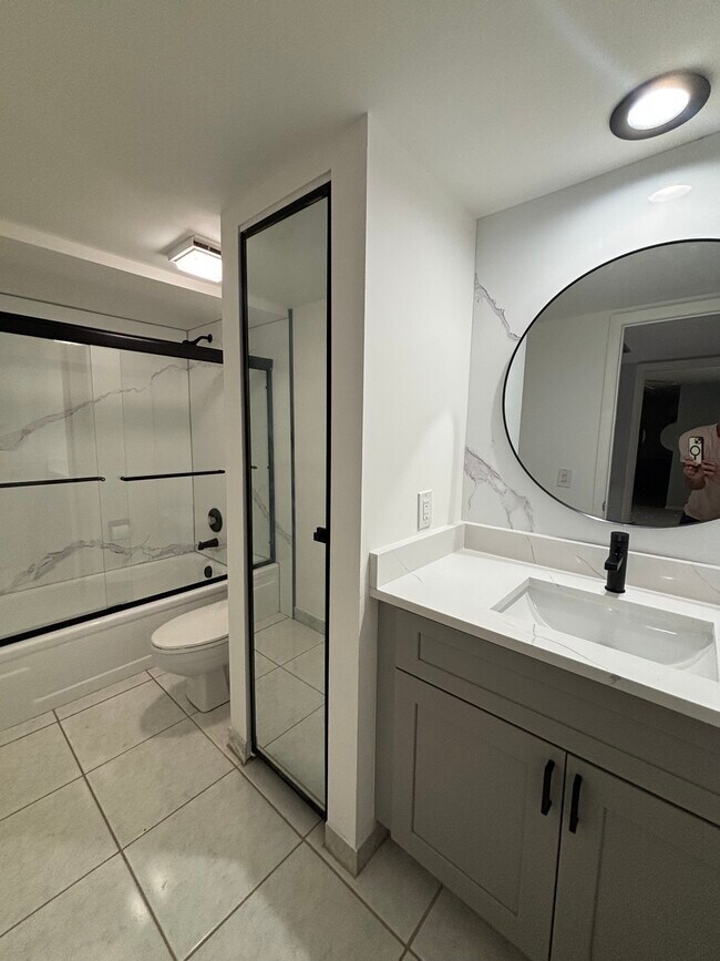 Building Photo - 1116 11th Ln