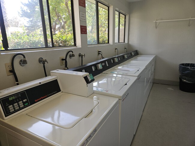 Building Photo - 2809 Los Felices Cir E