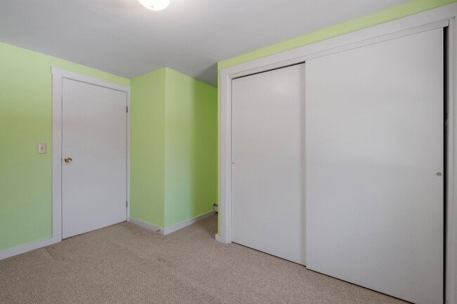 Building Photo - 36 Lark St