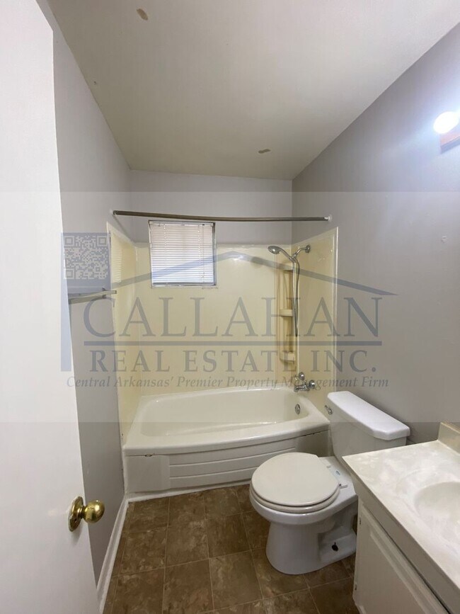 Building Photo - NLR 2 Bedroom Home