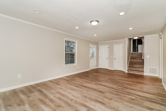 Building Photo - 18 Bramblewood Trail SW