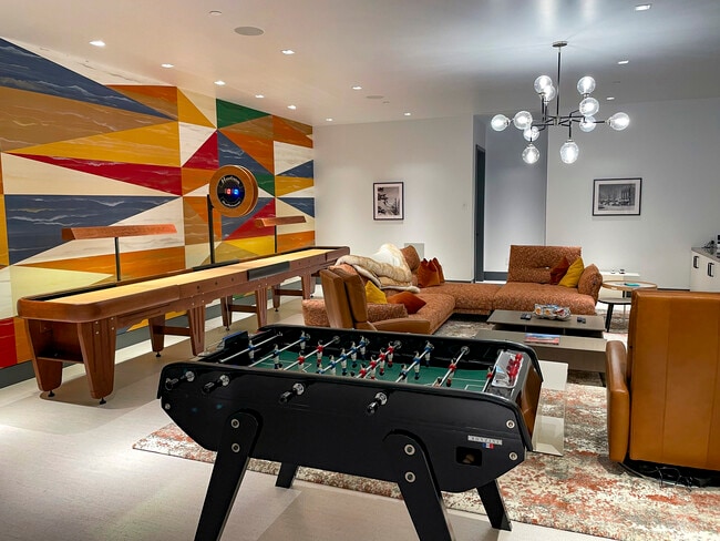 Building Photo - 1411 Crystal Lake Rd