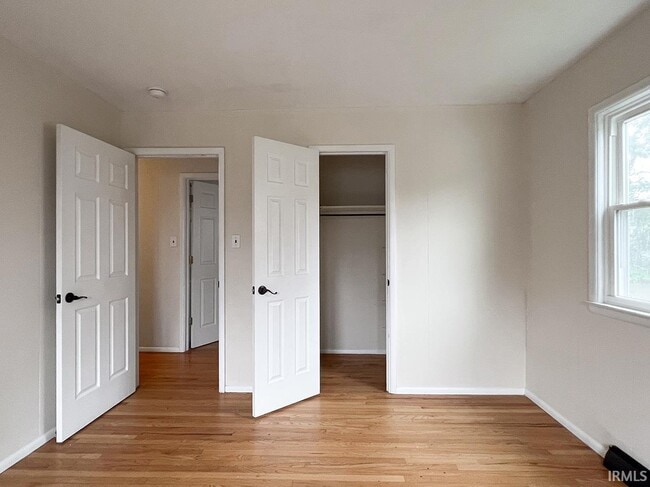 Building Photo - 2519 E 7th St