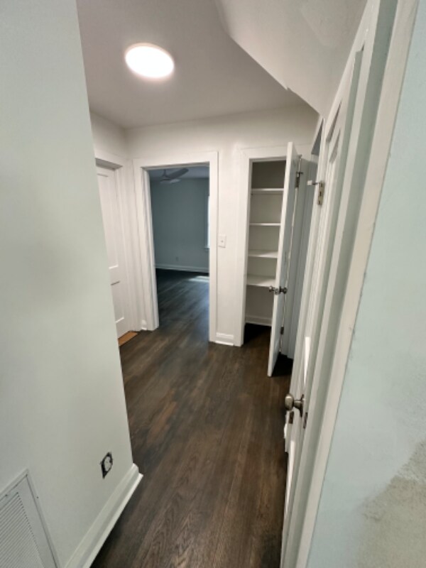 Building Photo - 1300 Hill St