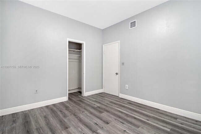 Building Photo - 327 SW 20th St