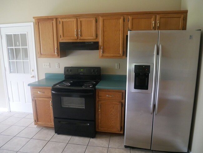 Building Photo - 2885 Waverly Dr