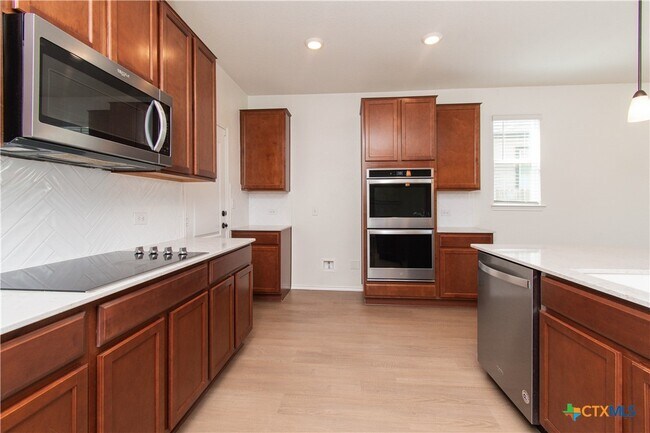 Building Photo - 661 Bailey Park Dr