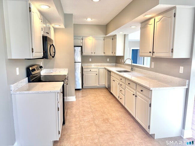 Building Photo - 94 Waldron Dr