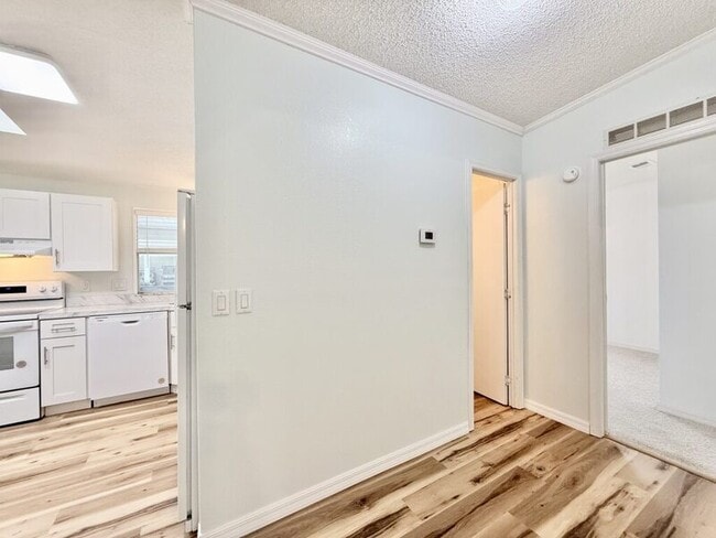 Building Photo - 43 Sargent St