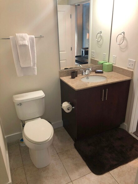 Building Photo - 320 S Church St