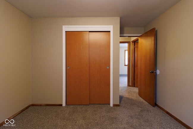 Building Photo - 923 Hattie Dr