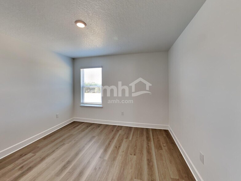 Building Photo - 37756 Dusty Saddle Ln