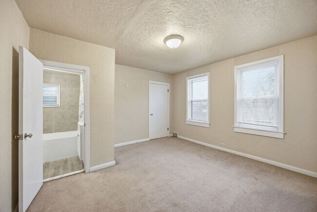 Building Photo - Charming 3-Bedroom Pittsburgh Home with Spacious Yard and Classic Porch