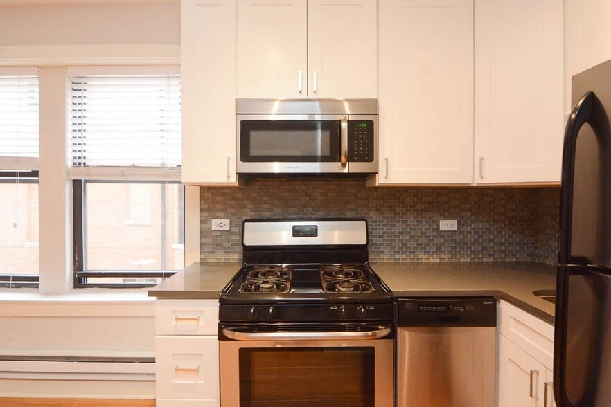 Building Photo - 2425 N Kedzie Blvd