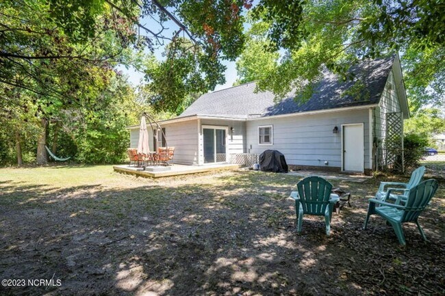 Building Photo - Fully Furnished Single Family Home - Long ...