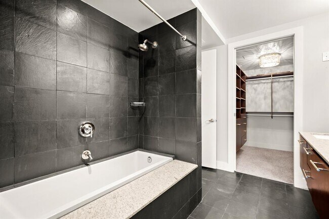 Building Photo - 210 Lee Barton Dr