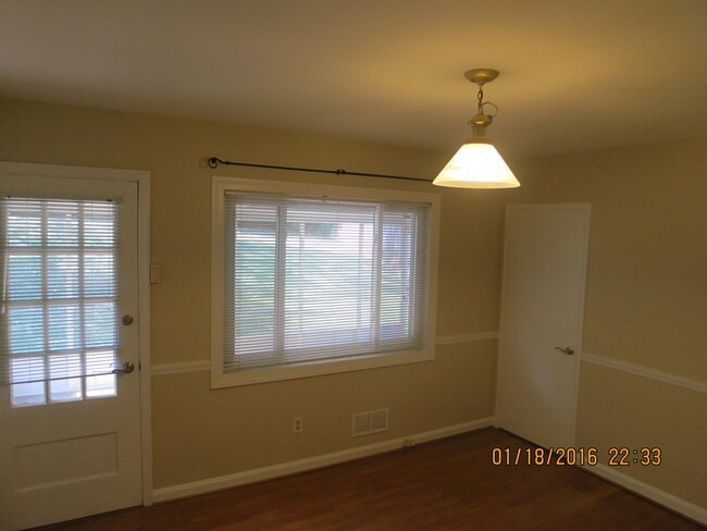 Building Photo - 3br Bethesda Rental