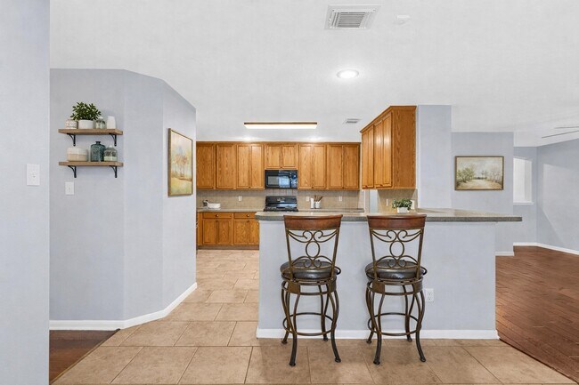 Building Photo - 5811 Vineyard Hill Dr