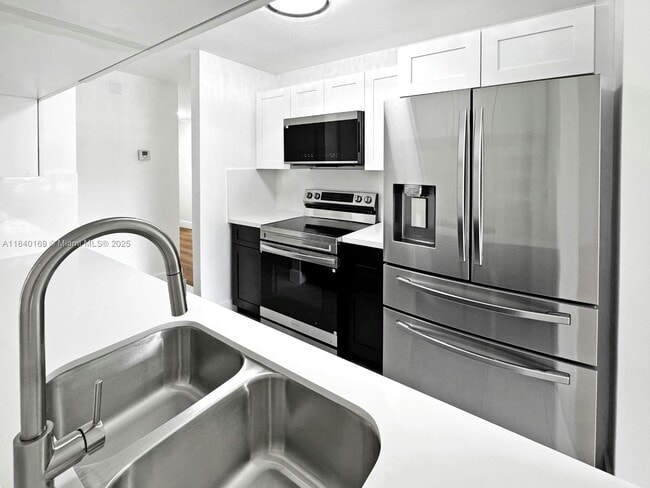 Building Photo - 9348 Chelsea Dr S