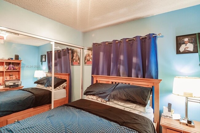 Building Photo - 2670 W 60th St