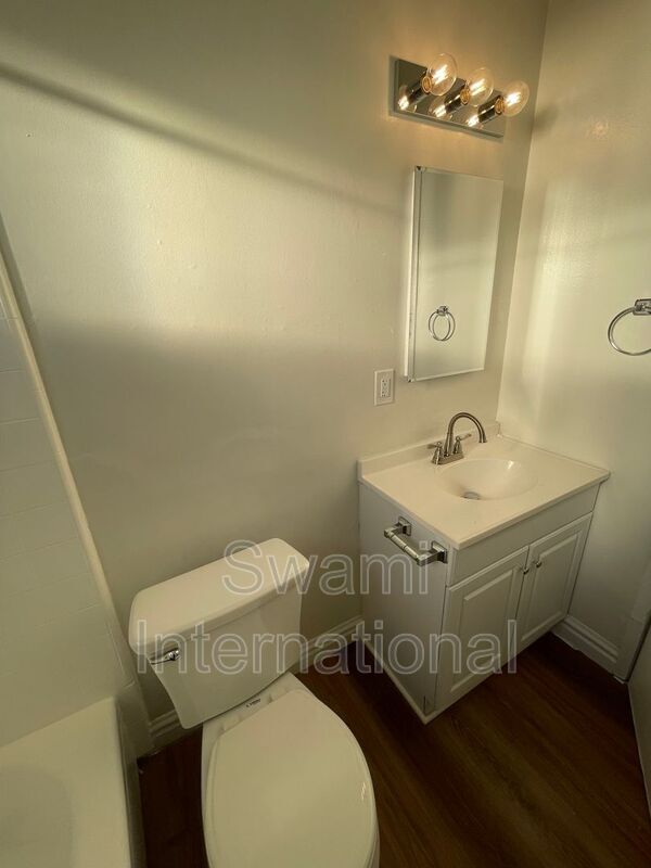 Building Photo - 10970 S Figueroa St