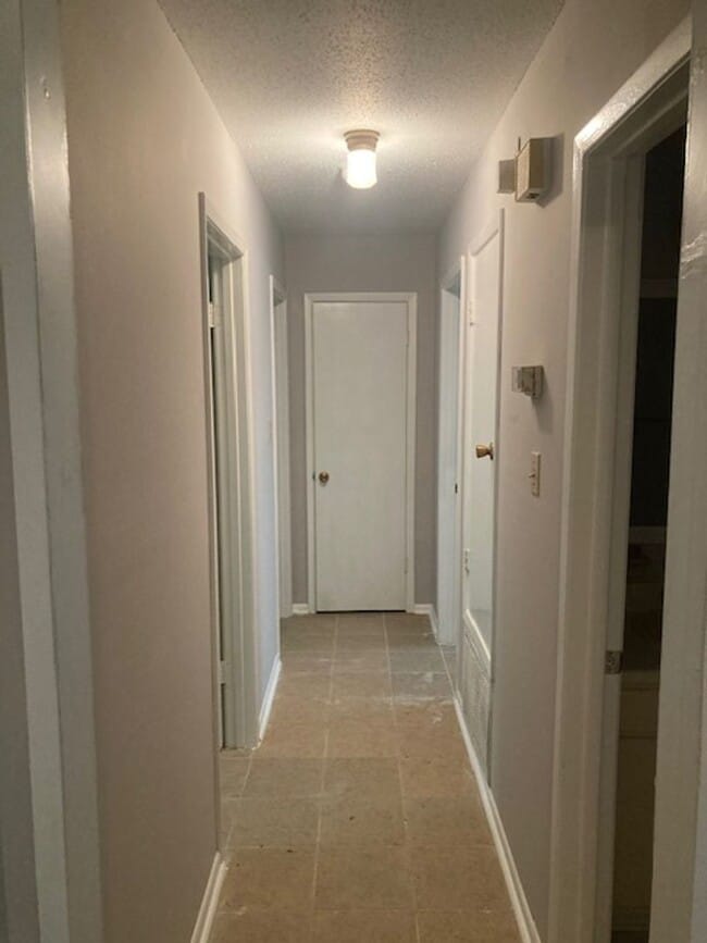 Building Photo - Moss Point 3 Bedroom