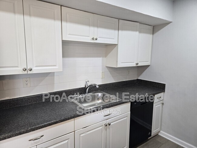Building Photo - 606 Redkirk Ln