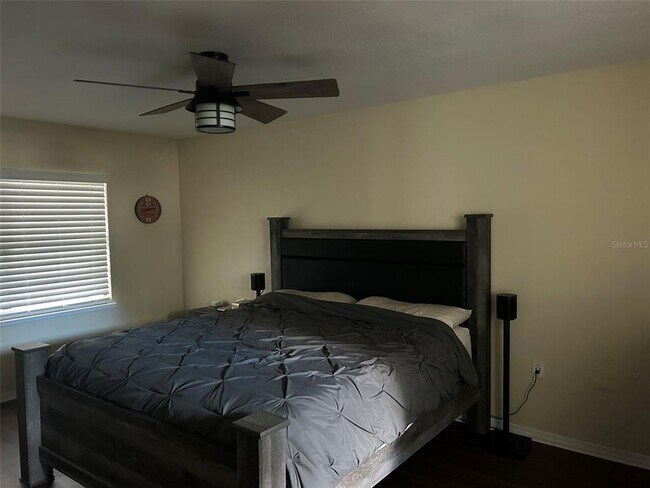 Building Photo - 947 Wages Way