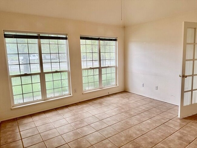 Building Photo - Spacious 3 Bed + Office | 3 Bath | 3-Car G...