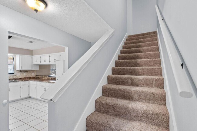 Building Photo - Ideal Niceville Location!