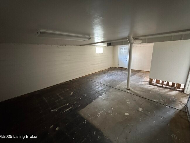 Building Photo - 3912 Massie Ave