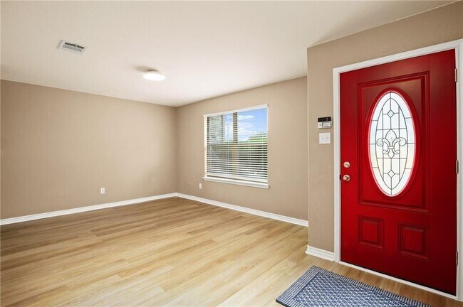 Building Photo - 2204 Cottontail Dr