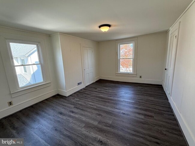 Building Photo - 305 Central Ave