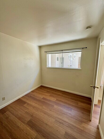 Building Photo - 870 Grove St