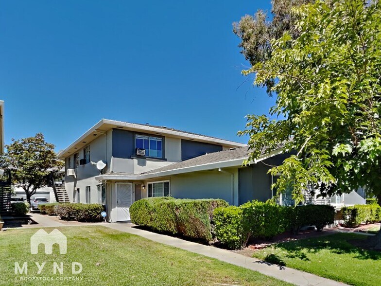 Primary Photo - 5515 Spinnaker Dr