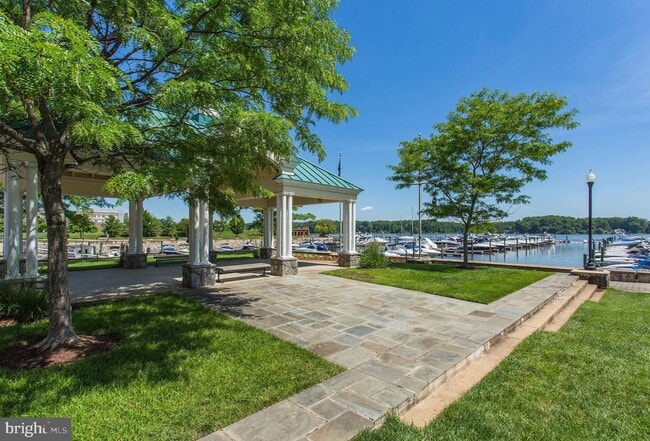 Building Photo - 525 Belmont Bay Dr
