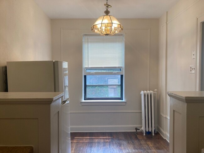 Building Photo - 1725 Van Dyke St