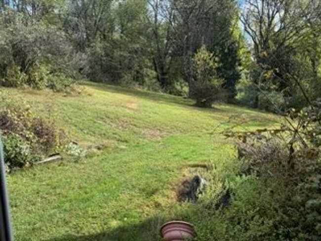 Building Photo - Rare find in great school district