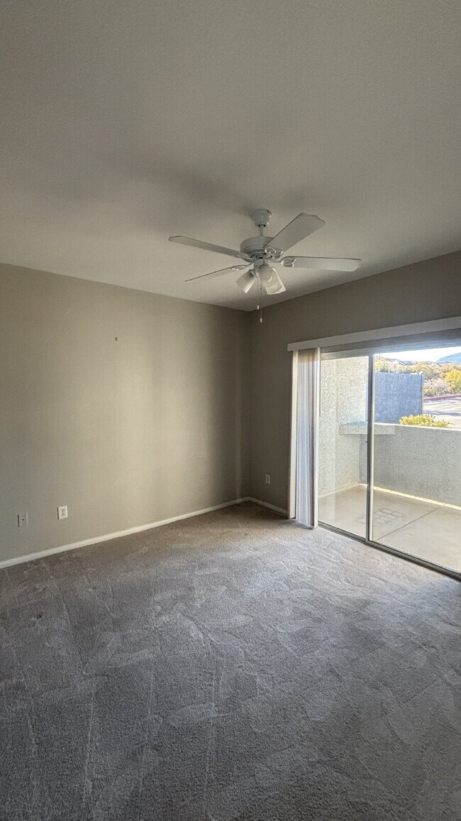 Building Photo - 1 Bed 1 Bath with ALL Appliances