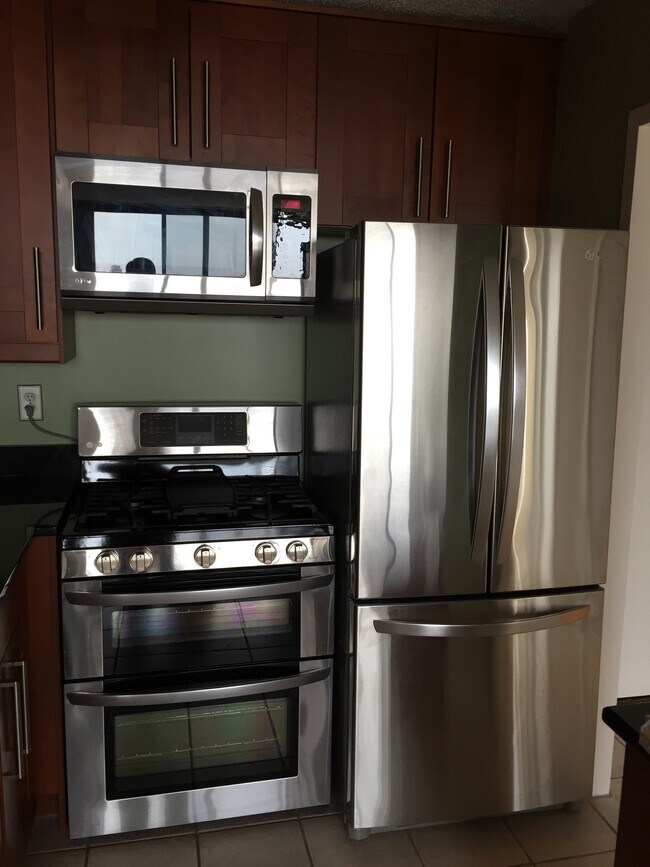 Building Photo - 5225 Pooks Hill Rd