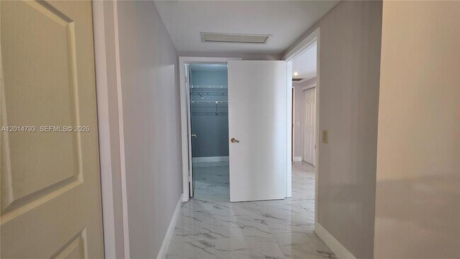 Building Photo - 3610 Yacht Club Dr