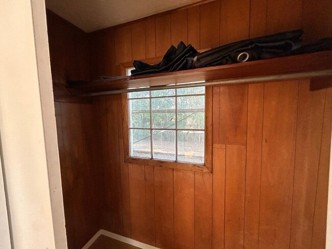 Building Photo - Large 2 Bed 1 Bath House with Fenced Yard and Washer Dryer Hookups