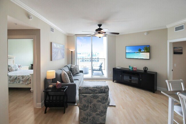 Building Photo - 800 N Tamiami Trl