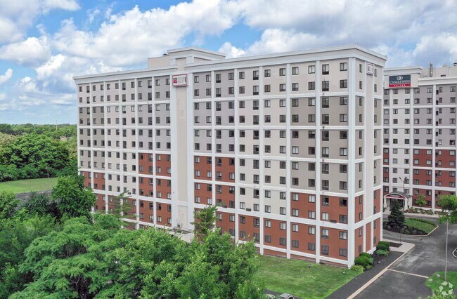 Building Photo - 1150 N White River Pkwy Dr W