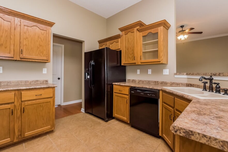 Building Photo - 8390 Pinnacle Dr