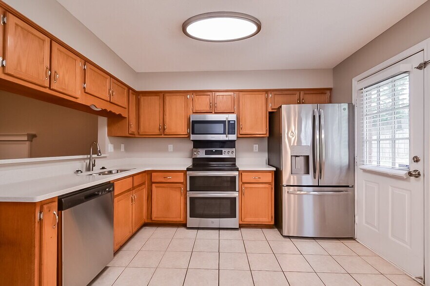 Building Photo - 1928 Thomas St