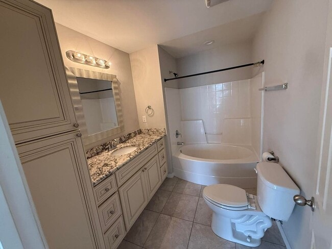 Building Photo - Three Bedroom Two Bath - Foley