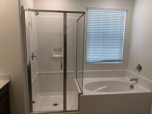 Building Photo - BEAUTIFUL FOLSOM HOME IN GATED COMMUNITY!!